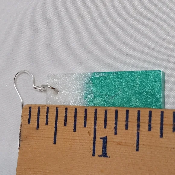 Elegant Silver and Green Earrings - Picture 5 of 5